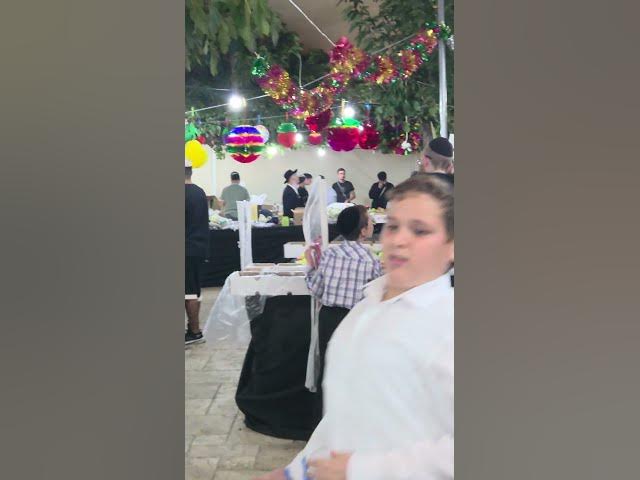 די עולם אין ירושלים גרייטצעך אויף יום טוב!