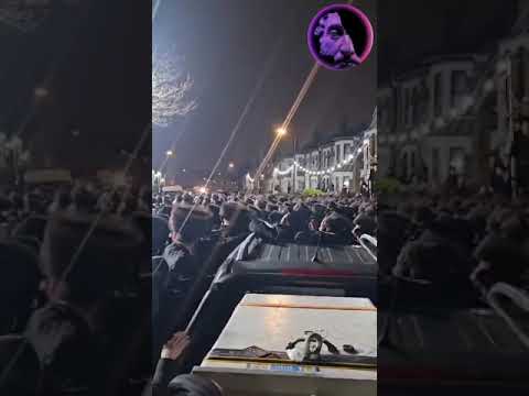 The Viznitz Mercaz Rebbe in London singing his "Shita Hakdosha" song on Motzei Shabbos