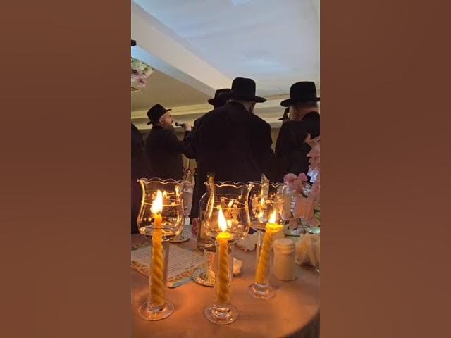 Yossi Green singing at his grandchilds wedding