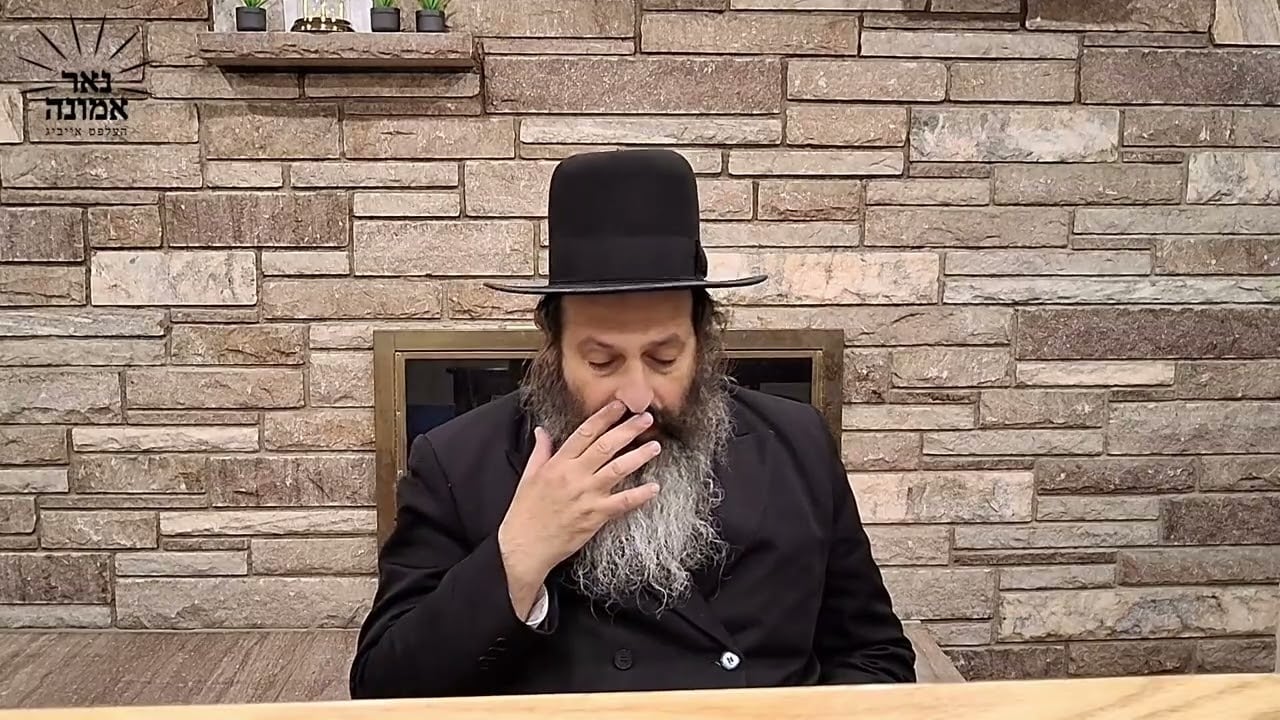געהאלפן געווארן אויפן פלאץ ביים מתפלל זיין ביים קבר פון הרה"ק מראדשיץ זי"ע!! | הרב מענדל ווייס