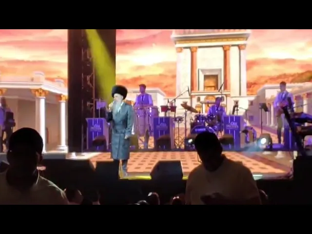 MBD and Aaron Razel performing Es Achai at the Kumzing Emunah concert in Israel