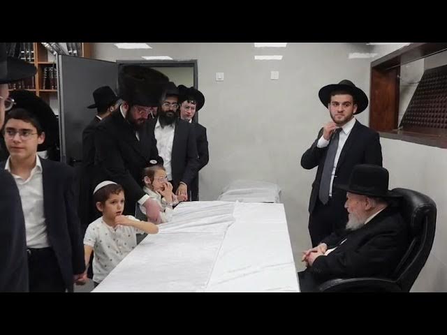 הקבלת פני רבו רשכבה"ג מרן הגאון הרב משה הלל הירש. סוכות תשפ"ה