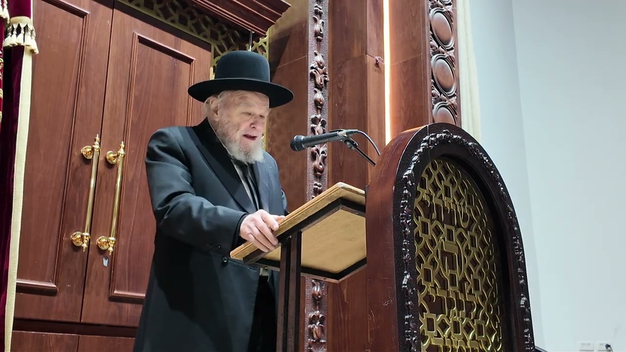 מרן הגרמ"ה הירש מספיד בהלוויית הגאון רבי נחמן פלונצ'ק זצ"ל מראשי ישיבת סלבודקה. אדר תשפ"ה