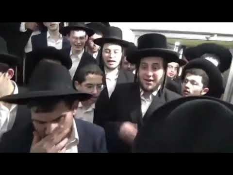 רשכבה''ג מרן ראש הישיבה רבי משה הלל הירש בהדלקת נרות חנוכה. תשפ''ד