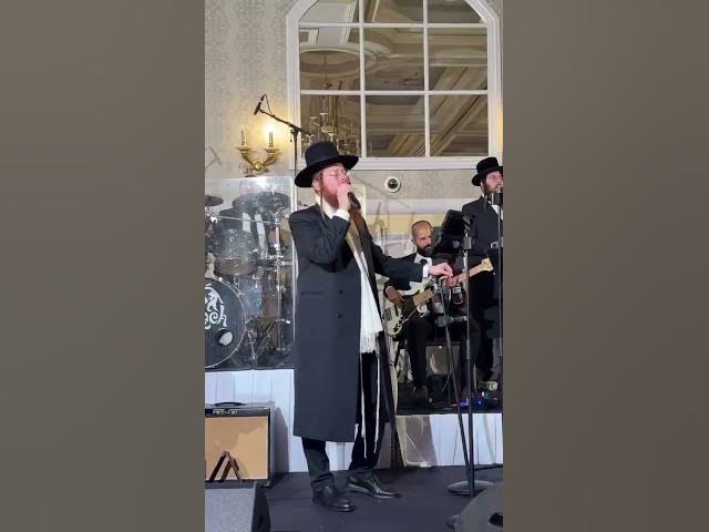 Freilach 🎹 Avrum Mordche Schwartz 🎤 Viznitz Choir