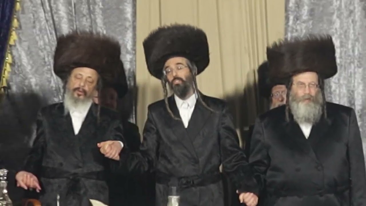 כ''ק מרן האדמו''ר שליט''א בריקוד במוצש''ק שבת סליחות באתרא קדישא מירון