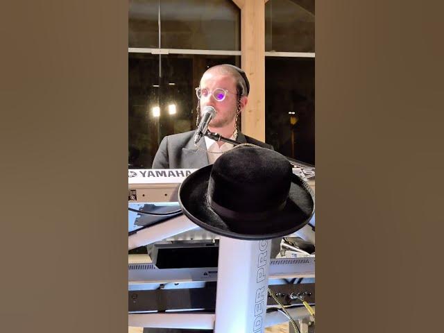 אהרלה סמט 🎤 שלוימי בוכנר 🎹 איציק עקשטיין 🎸🎶💗💗💗