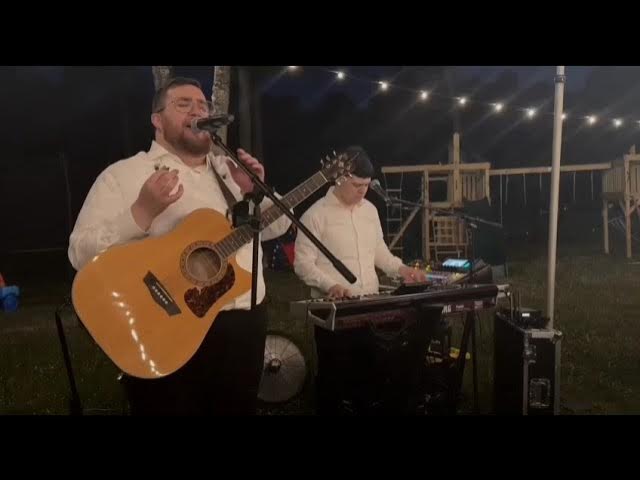 Chatzi Katz singing at a Kumzitz with Dovid Ungarisher
