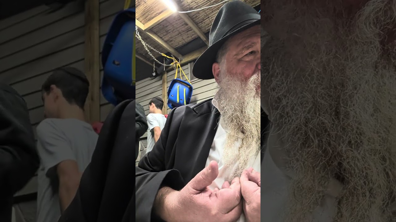 Farbrengen Sukkos w Postville yeshiva students - Truth: The Rebbe,  know the  prayers -RC Dalfin #4