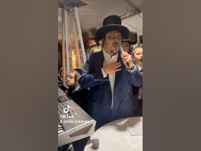 Lipa Schmeltzer singing a Heartfelt Carlebach Im Eshkocheich at a Chuppah #lipaschmeltzer #carlebach