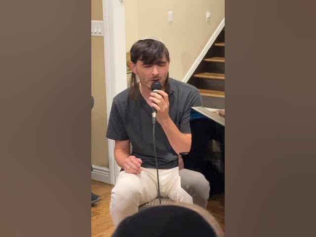 Shlomi Bernstein singing Od Yeishvu with Yossi Green 💚