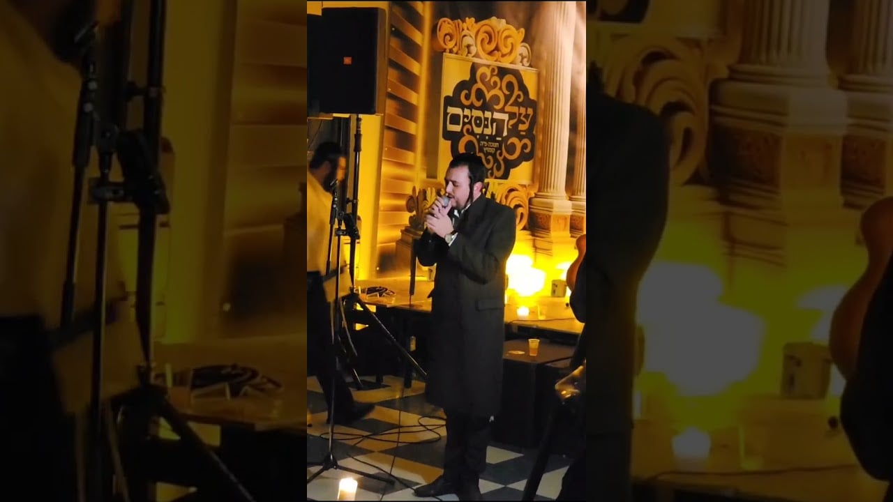 Meilech Braunstein singing Aderabe at his Chanukah 🕎 Kumzitz