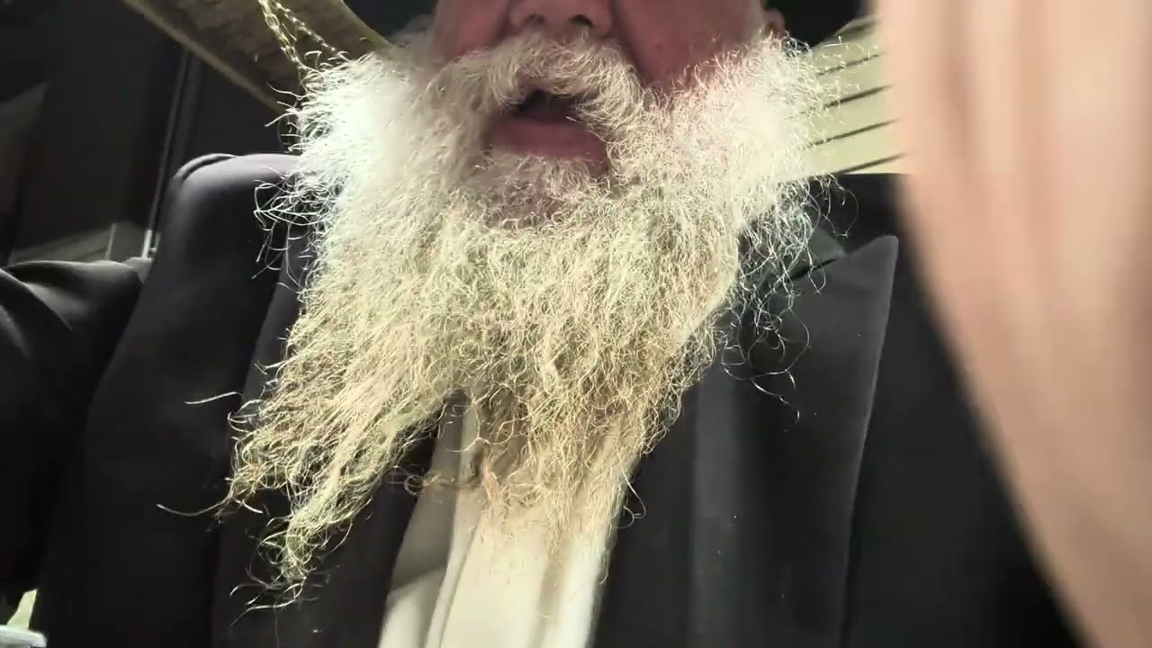 Farbrengen Sukkos w Postville yeshiva students - Chasidic Chabad Nigun -RC Dalfin #2