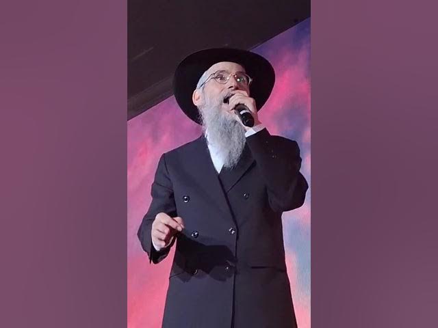 Avraham Fried singing Rachmonoh at the MIR Dinner in London