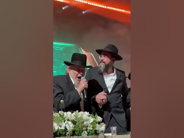 Harav Yitzchok Ezrachi singing at a Siyum Mishnayos in Yerushalayim