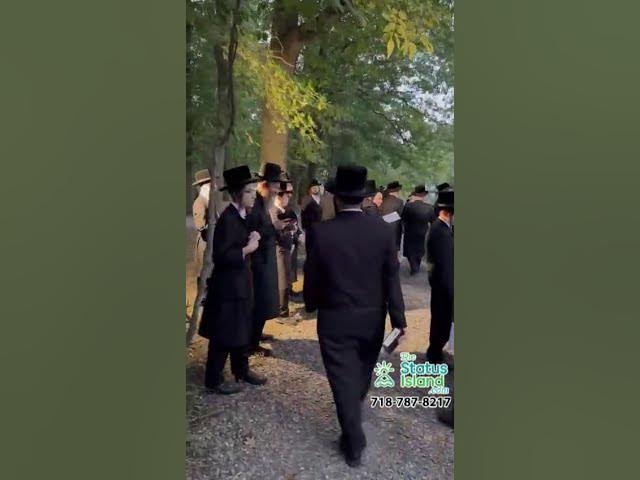 Skverer kehila by tashlich at Willowbrook Lake in Staten Island