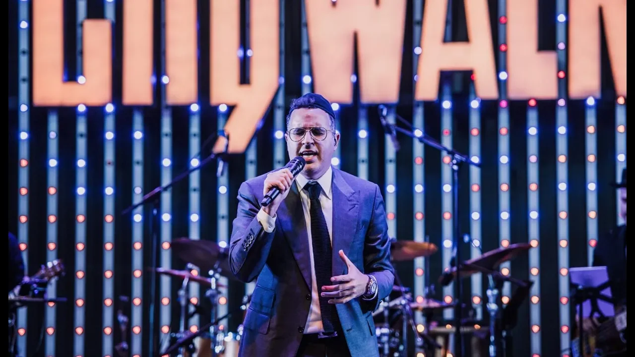 Yakov Shwekey Channukah Concert Candle Lighting at Universal Studio, CA