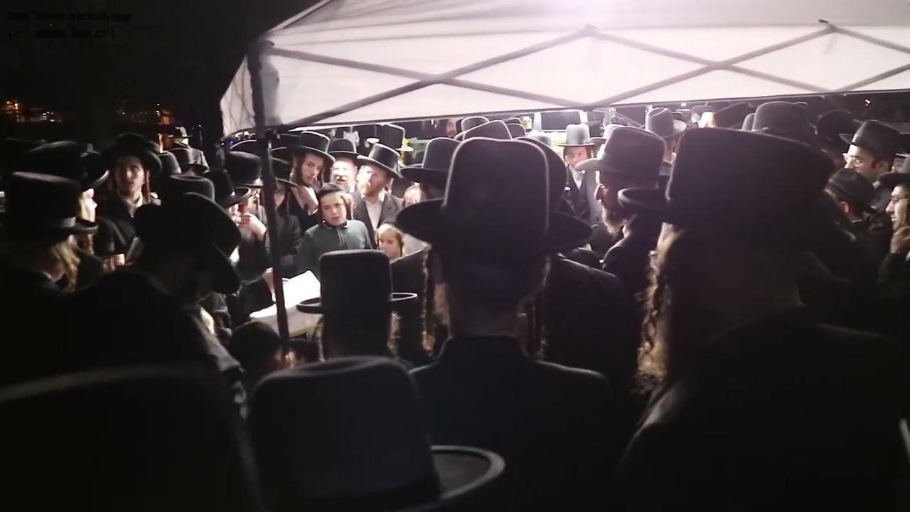 כ"ק אדמו"ר מסקולען לייקווד שליט"א באמירת תשליך שנת תשפ"ז