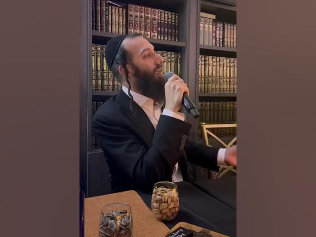 Beri Weber singing Vizakeini Lekabel Shabbosos