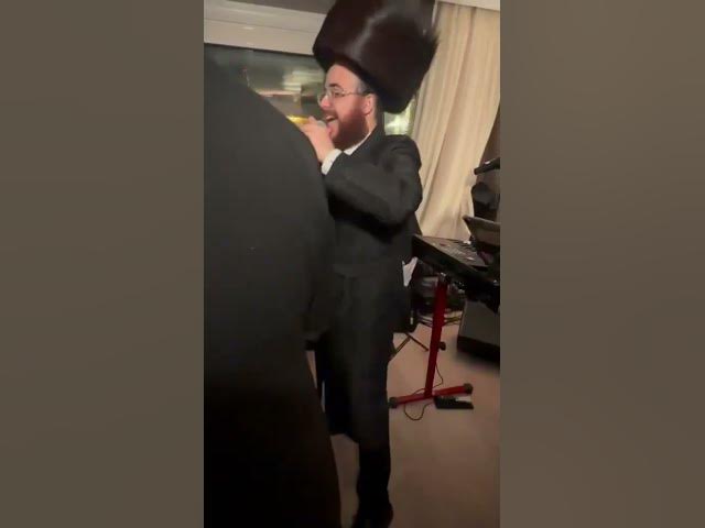 Yossi Shtendig 🎹 Yidi Bialostozky 🎤