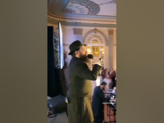 Benny Friedman singing with college students