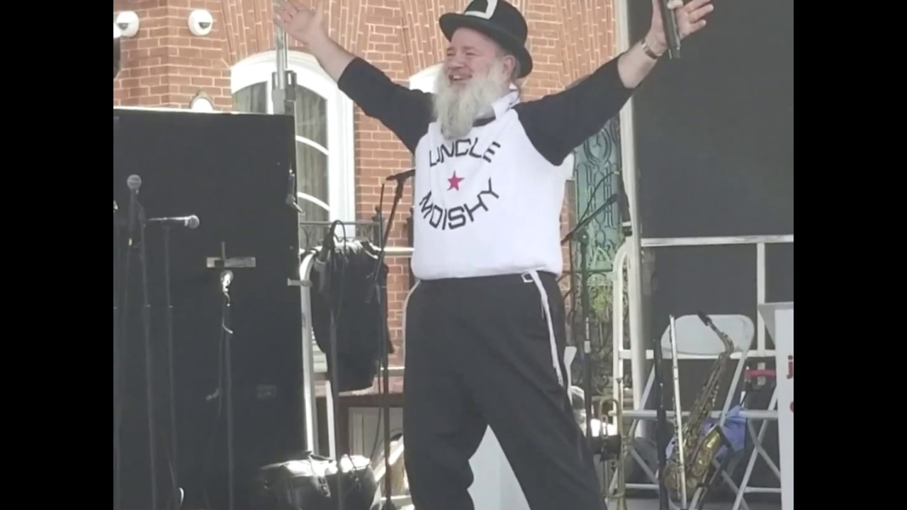 Uncle Moishy sings at BPJCC
