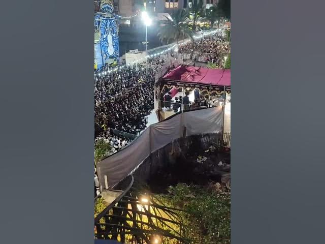 Singing the Heiliger Vchulam Mekablim Di Shita Hakdosha at the Viznitz wedding in Bnei Brak