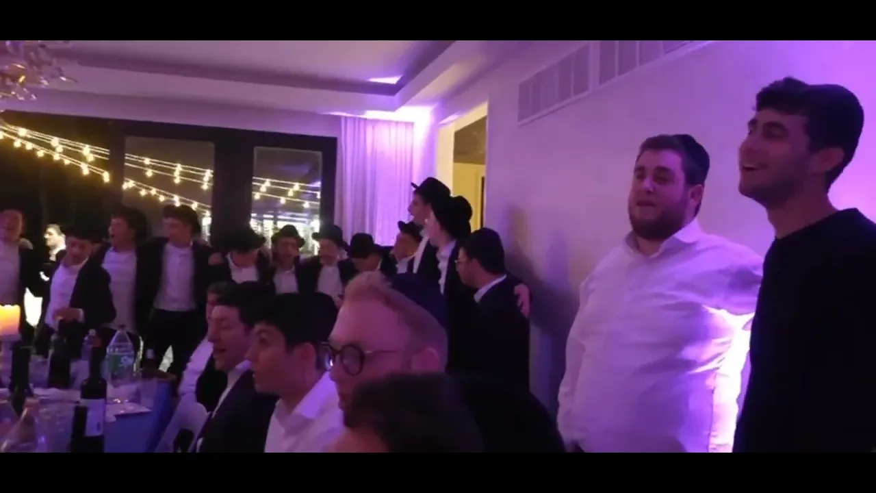 Avraham Mordechai Schwartz singing at a Leil Shishi Kumzitz in Lakewood