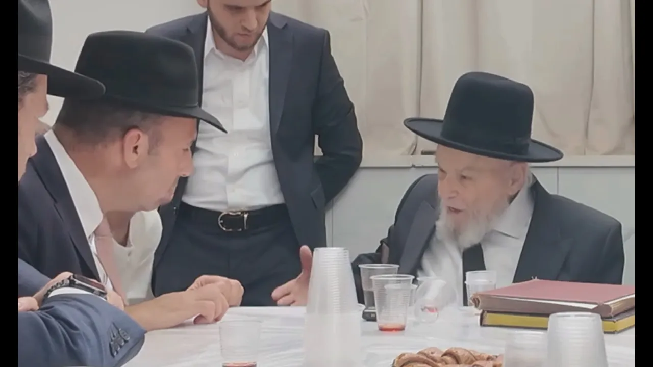 "ביליארד ומשחקים לנוער נושר?!" • התגובה המפתיעה של מנהיג הדור הגרמ"ה הירש לראש העיר גרינברג!