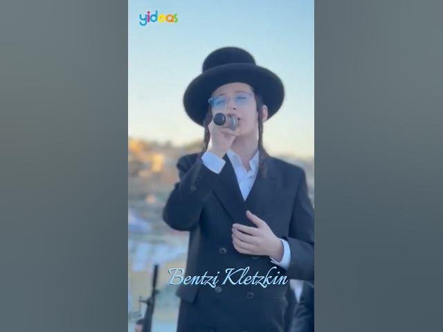 מרגש!! בנצי קלצקין מול מקום המקדש Bentzi Kletzkin Sings with Har Habayis in backdrop