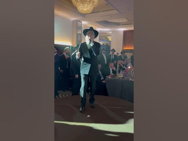 Avraham Fried singing Tattela at the MIR Dinner in London