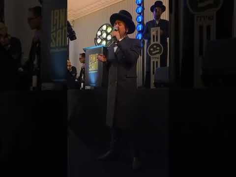 מיילך בראונשטיין עם הלהיט החדש אני קודם ותזמורת של הערשי לאנגסאם ומקהלת שירה