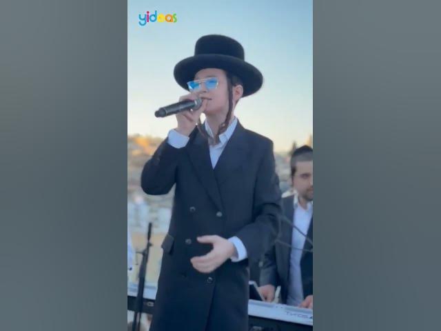 מרטיט!! בנצי קלצקין מול מקום המקדש Benzi Kletzkin Sings Opposite Har Habayis