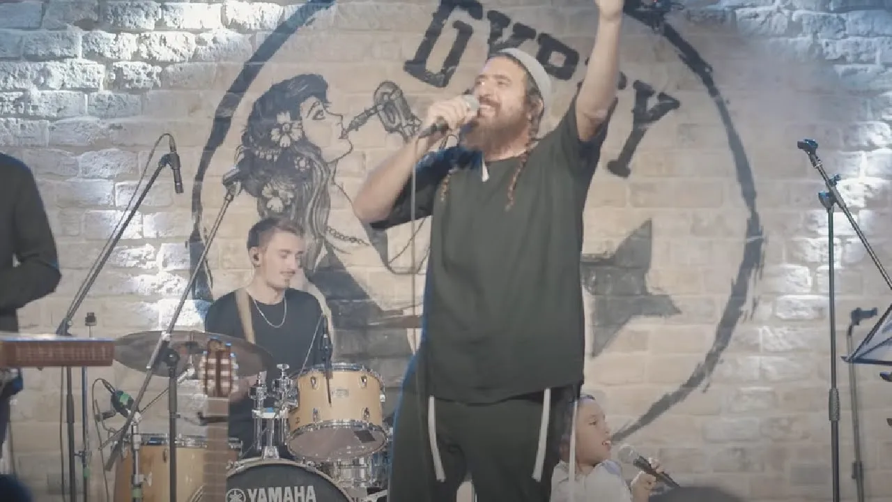 אביעד בהופעה בג'יפסי שילת.  אורחים- אלייצור ודוד בן ארזה!