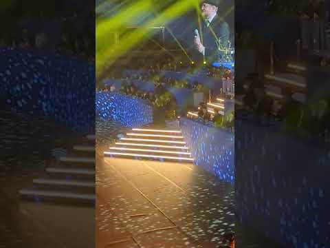 Baruch Levine singing Shabbos Medley  at the Dirshu Siyum in London