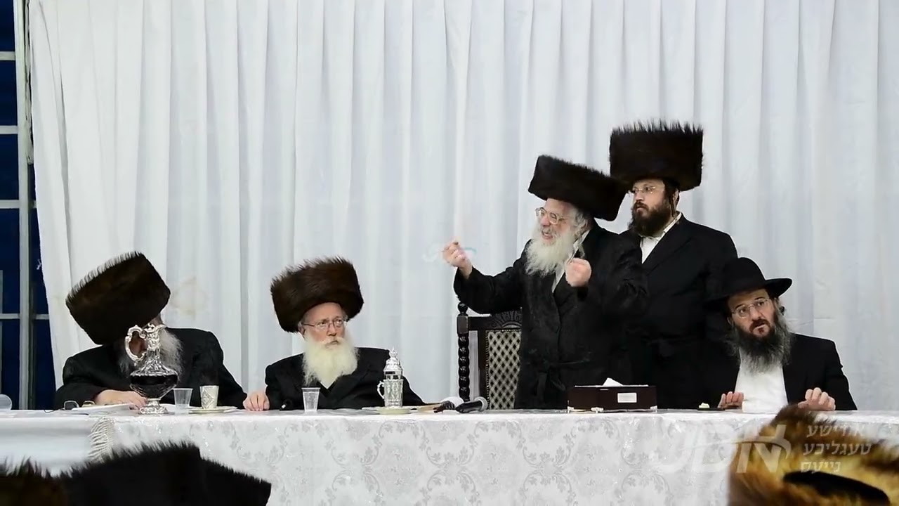 האדמו"ר מחוג חתם סופר ביים טיש חול המועד סוכות