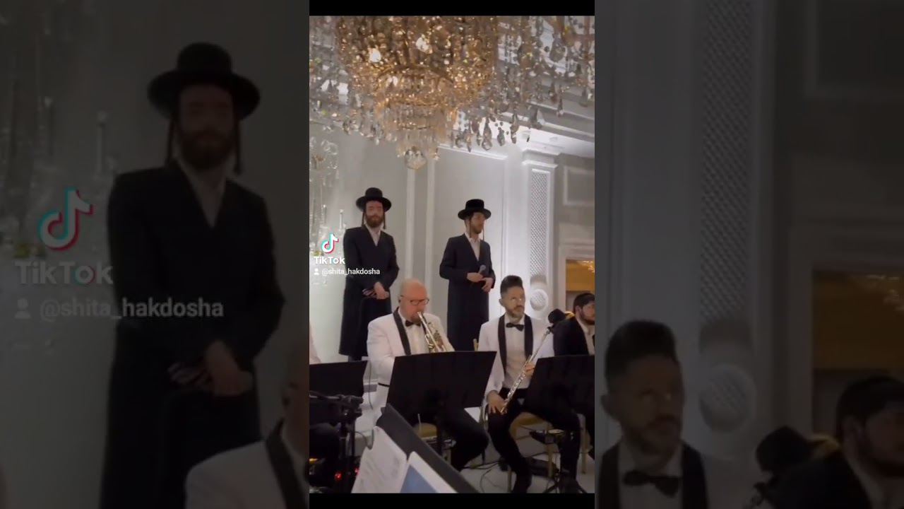Yaakov Shwekey singing at a wedding last night