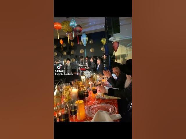 MBD 👑 singing Hinei Anochi at a Sheva Brachos