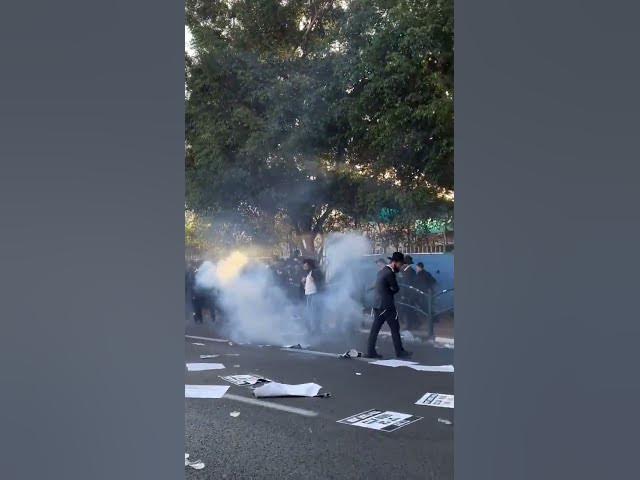 Wild Clashes between Israeli Police and Haredi Protesters Blocking Roads