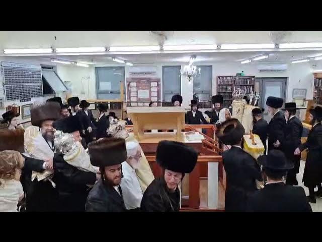 Hakofos Shniyos 5787 in Ashlag