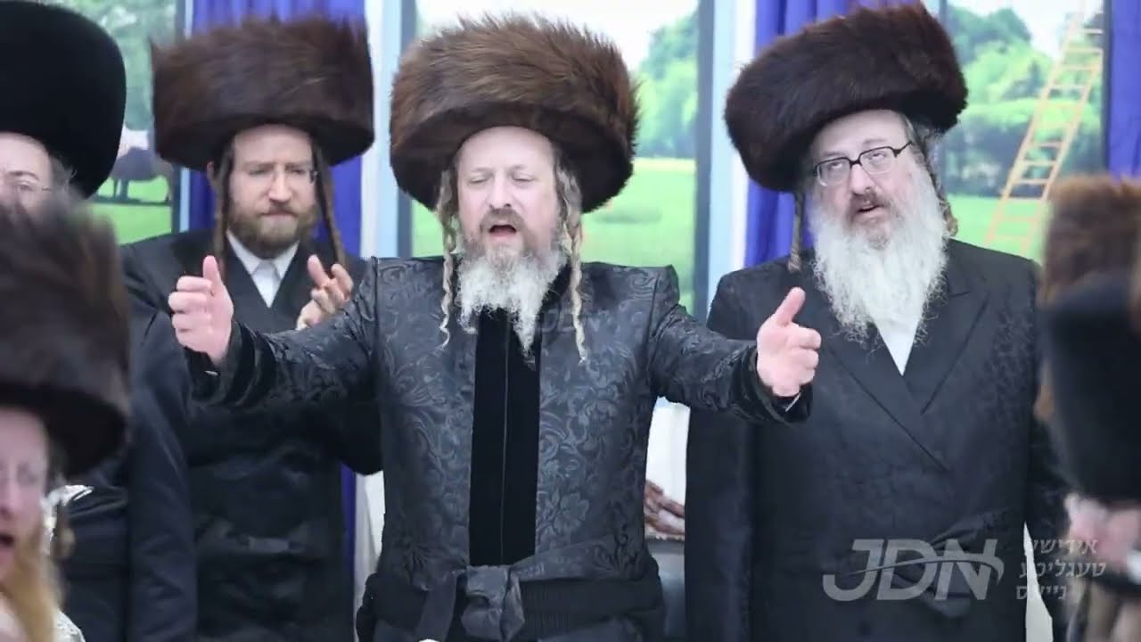 סוכות אין חצר הקודש ווערדאן פון בארא פארק