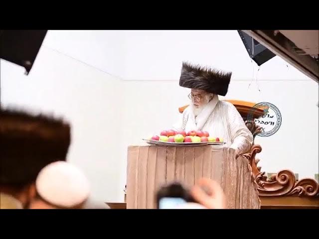 Apple Throwing Tish In Toldos Aharon Motzei Simchas Torah 5787