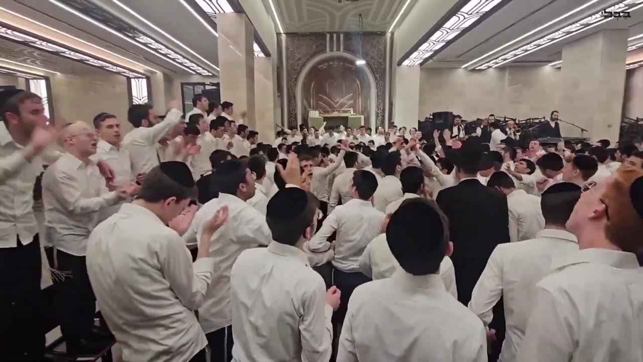 2:00 לפנות בוקר! 🔥 השמחה והריקודים של אלפי בני ישיבת 'בית מתתיהו' בהקפות שניות!