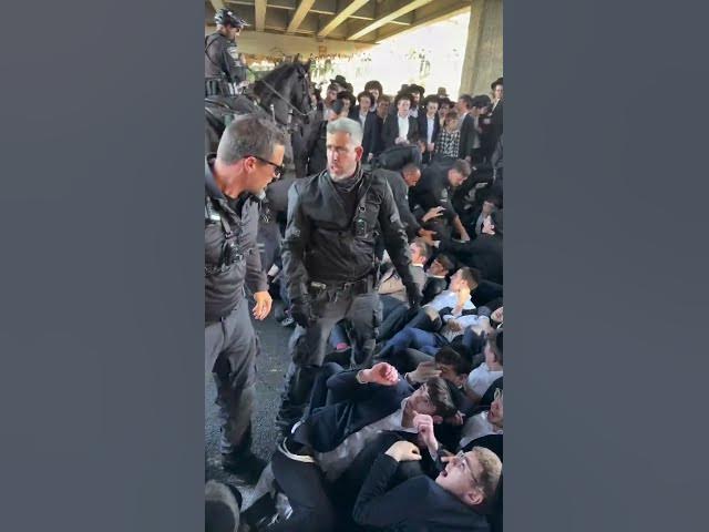 WILD: Israeli police struggle to clear road from Haredi Protesters October 8th 2026