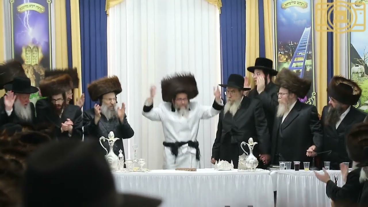 רקידה עילאית ליל אושפיזא דמשה אצל הרבי מסקולען לייקווד שליט"א חג הסוכות תשפ"ז
