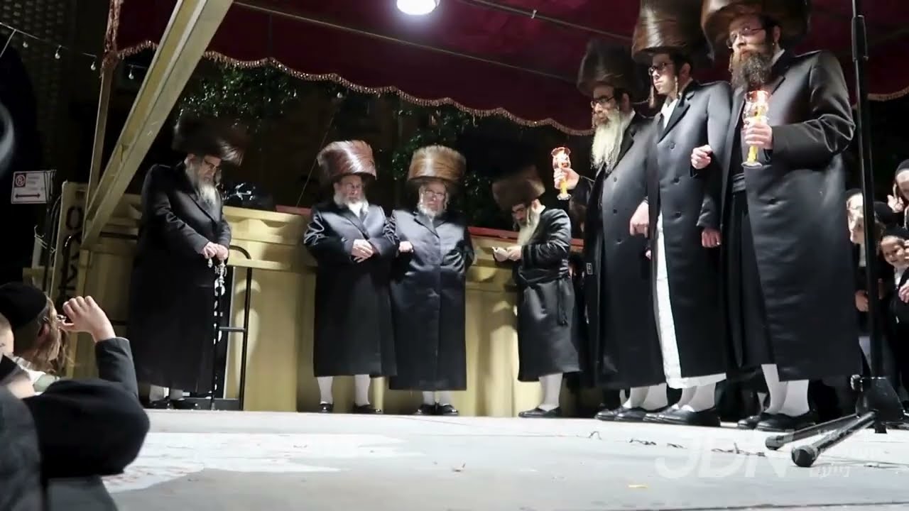 מעמד החופה ביים שמחת החתונה פון אן אייניקל פון האדמו"ר מסאטמאר