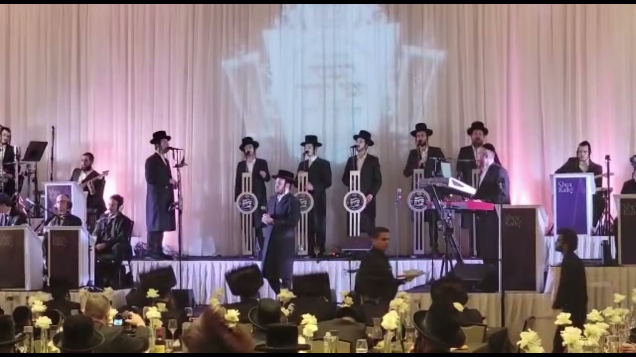 מאטי אילוביץ׳ בהכנסת ספר תורה לביהמ״ד ויז’ניץ מונסי עם תזמורת של שייעה קאלר