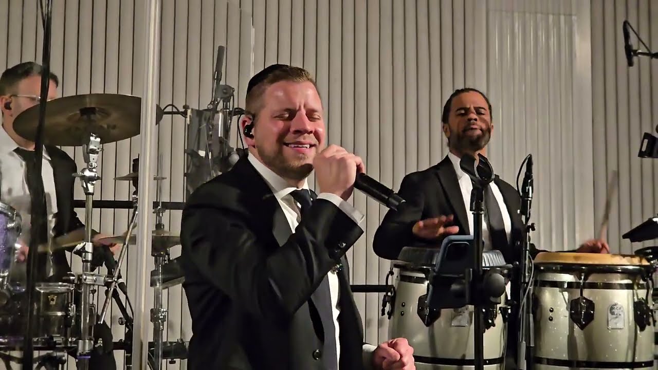 V'Tavo! Mordechai Shapiro & Freilach Band