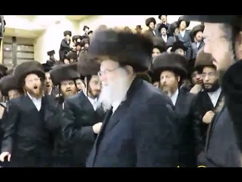שׁוּבוּ לָכֶם לְאָהֳלֵיכֶם ● האדמו"ר מבעלזא בריקוד סוחף ב"המבדיל טיש"