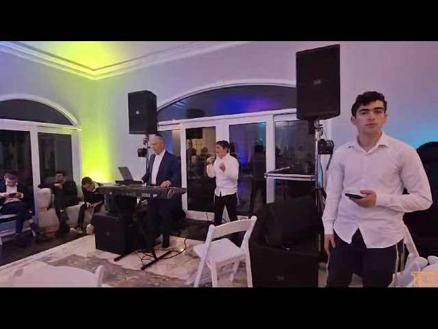 Elimelech Fishman singing at Misameach Shabbaton